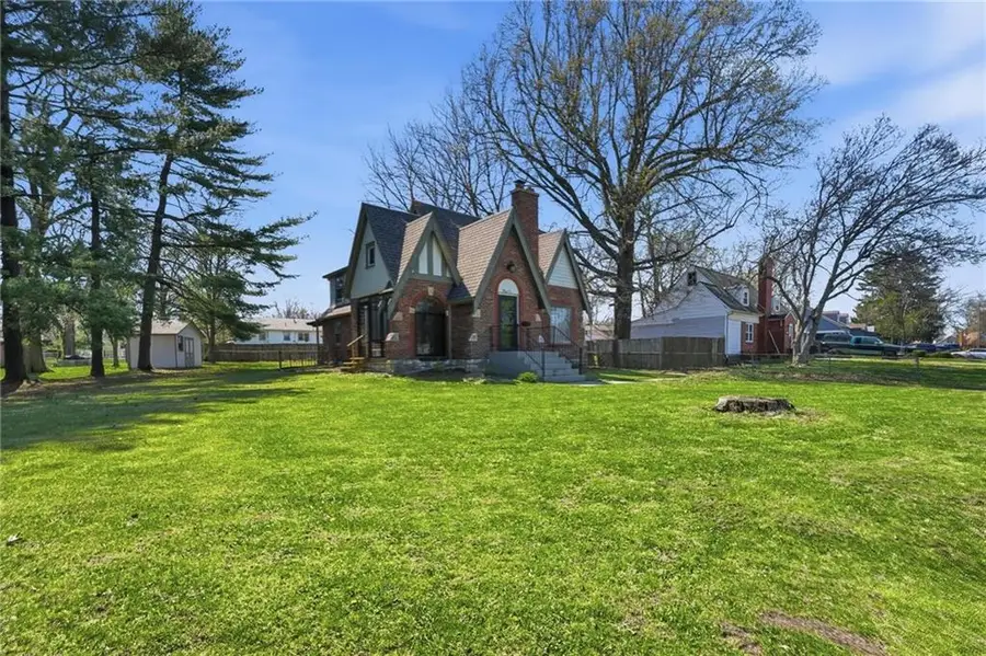 9621 E 33rd Street S, Independence, MO 64052 - #2