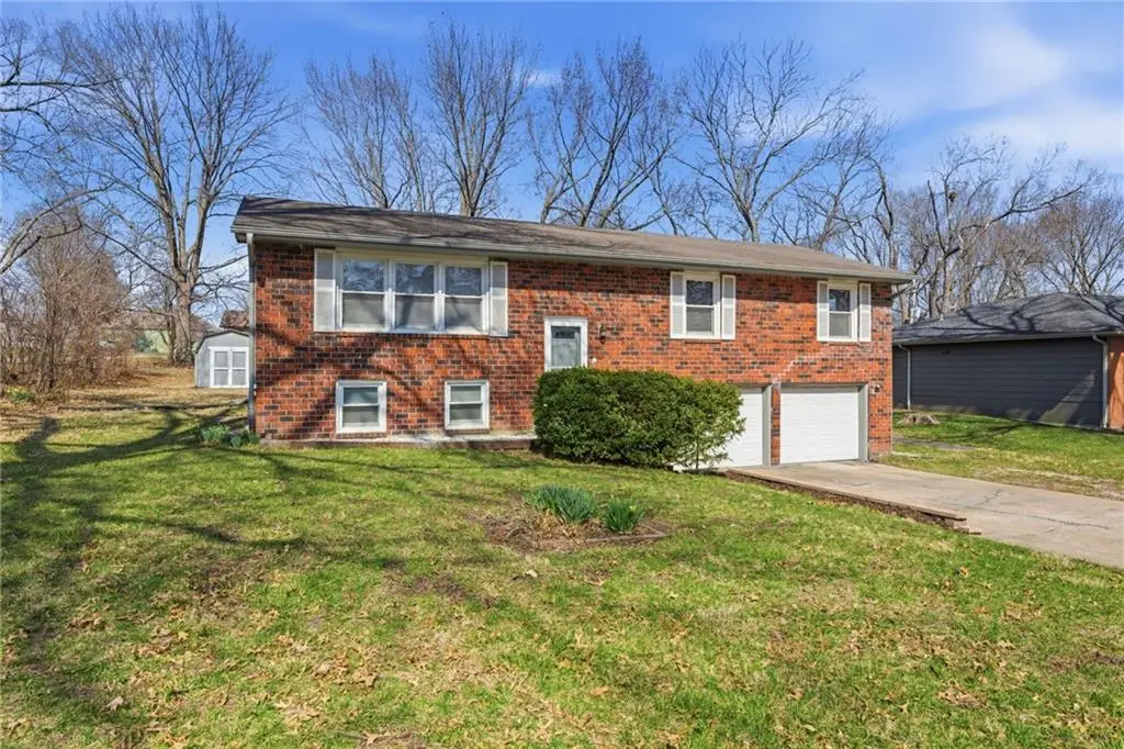 200 E 10th Street, Kearney, MO 64060 - #1