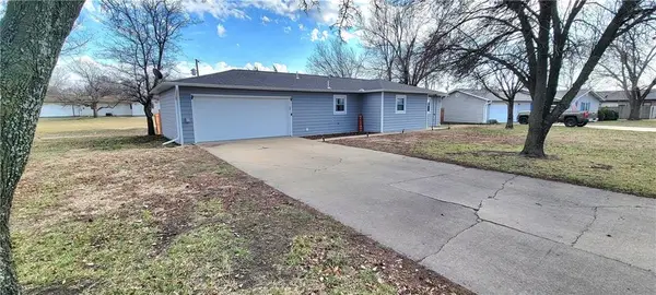 5 Prairie Drive, Iola, KS 66749