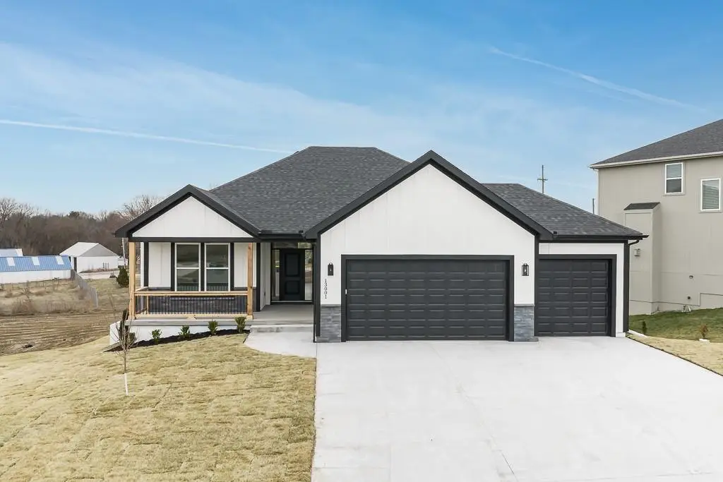 2807 Stone Creek Avenue, Tonganoxie, KS 66086 - #1