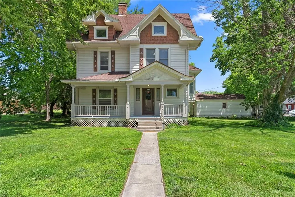 602 W Walnut Street, Grain Valley, MO 64029 - #1