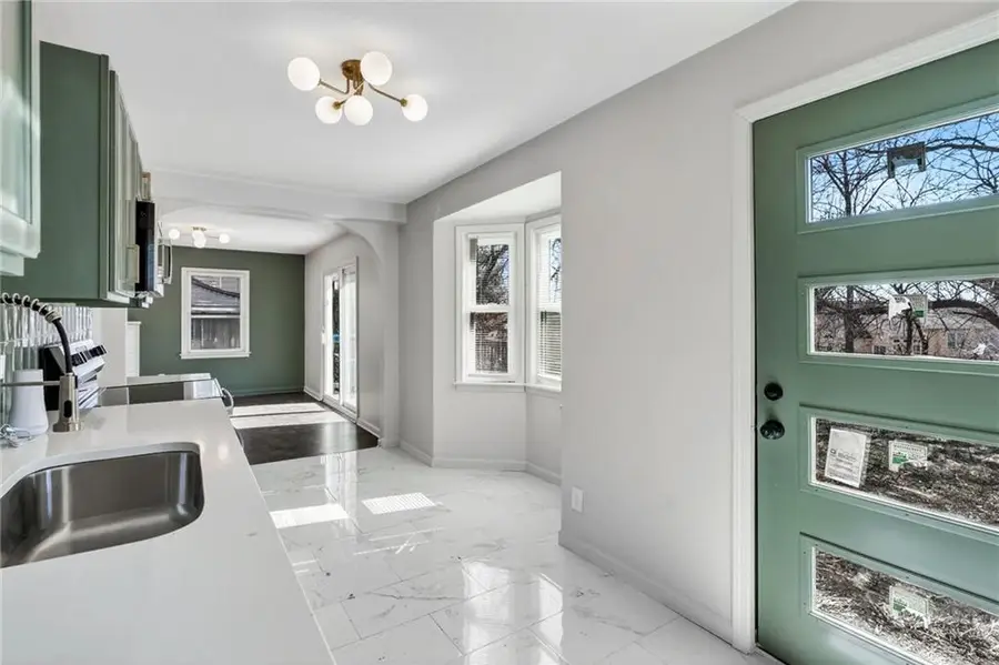 1511 E 59th Street, Kansas City, MO 64110 - #3