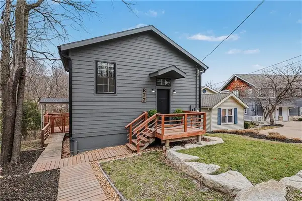 77 R Street, Lee's Summit, MO 64086