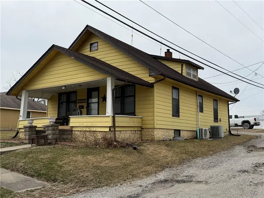 611 N Chestnut Street, Cameron, MO 64429 - #2