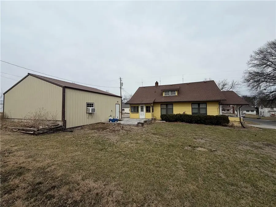 611 N Chestnut Street, Cameron, MO 64429 - #3