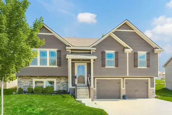 803 SW Apple Grove Court, Grain Valley, MO 64029