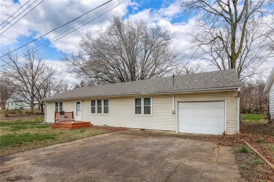 406 E Washington Street, Windsor, MO 65360 - #2