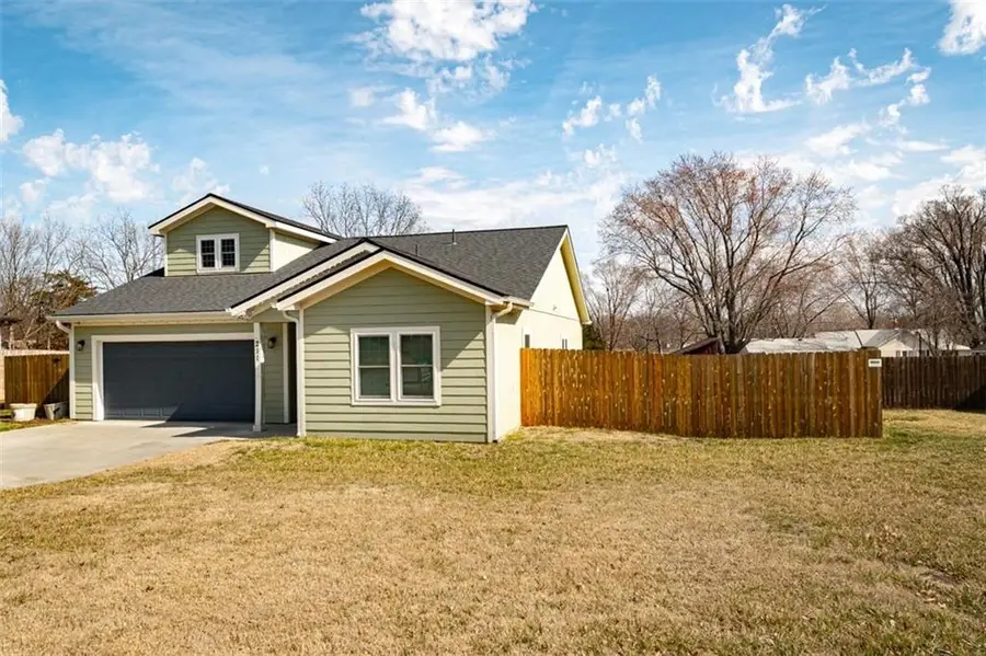 211 Harrison Street, Pomona, KS 66076 - #3