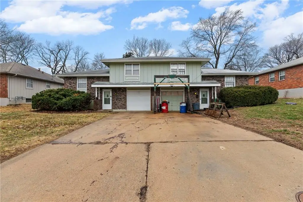 5400 Ditzler Avenue, Raytown, MO 64133 - #1