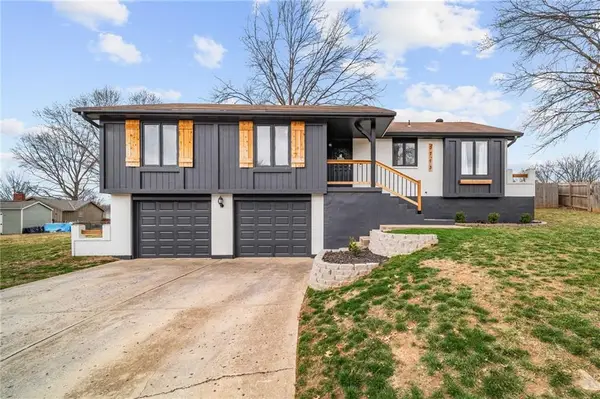 3713 NW Peachwood Court, Blue Springs, MO 64015