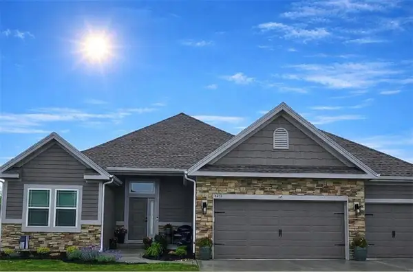 10212 N Corrington Avenue W, Kansas City, MO 64156