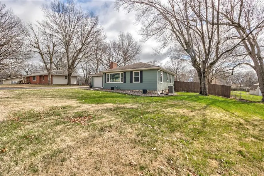 301 NW 82nd Street, Kansas City, MO 64118 - #2