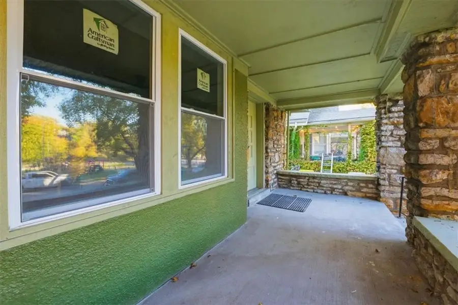 4107 Kenwood Avenue, Kansas City, MO 64110 - #3