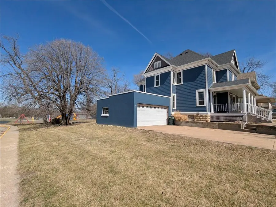 500 Miami Street, Hiawatha, KS 66434 - #3
