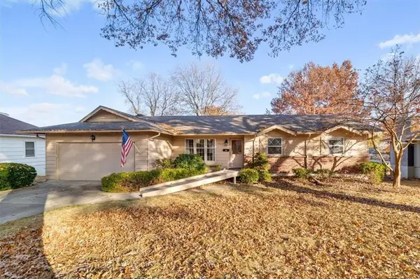 10205 Tracy Avenue, Kansas City, MO 64131