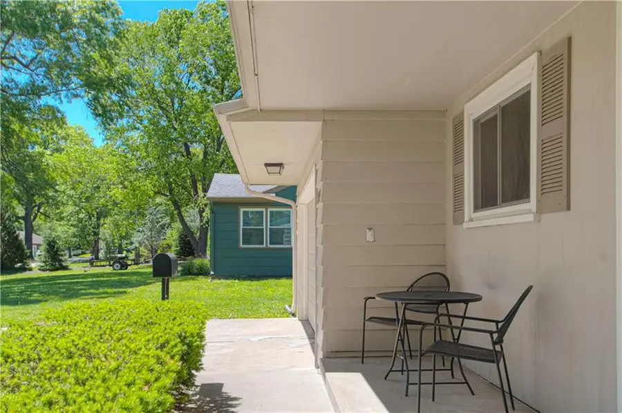 1404 E 108th Street, Kansas City, MO 64131 - #3