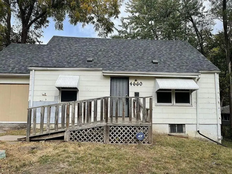 4660 E 43rd Terrace, Kansas City, MO 64130 - #1