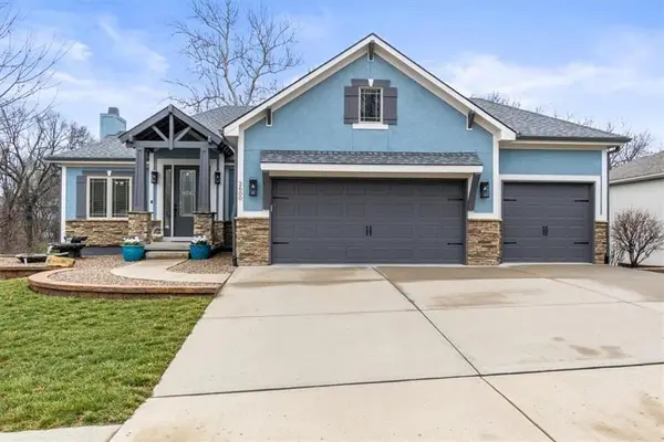 2600 SE Creek Ridge Court, Blue Springs, MO 64014