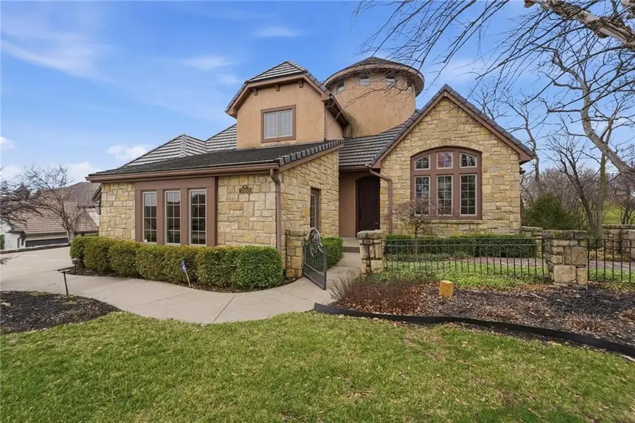 7060 N National Drive, Parkville, MO 64152 - #2