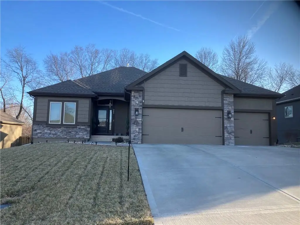 303 NE 102nd Street, Kansas City, MO 64155 - #1