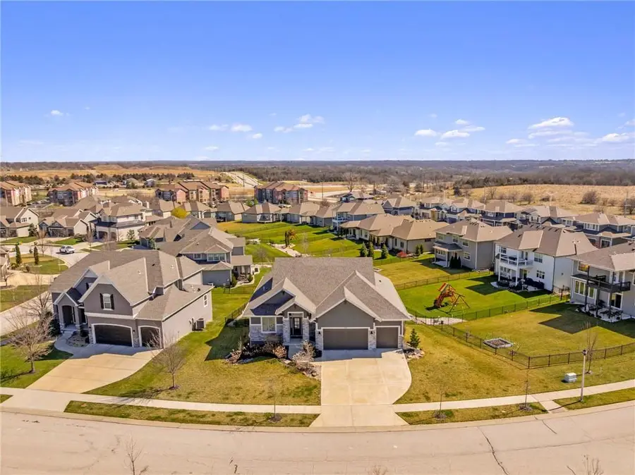 16625 Hardy Street, Overland Park, KS 66085 - #2