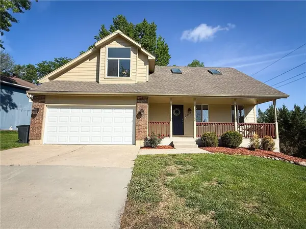 3221 NW Shannon Drive, Blue Springs, MO 64015