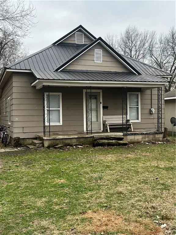 724 E 18th Street, Pittsburg, KS 66762 - #1