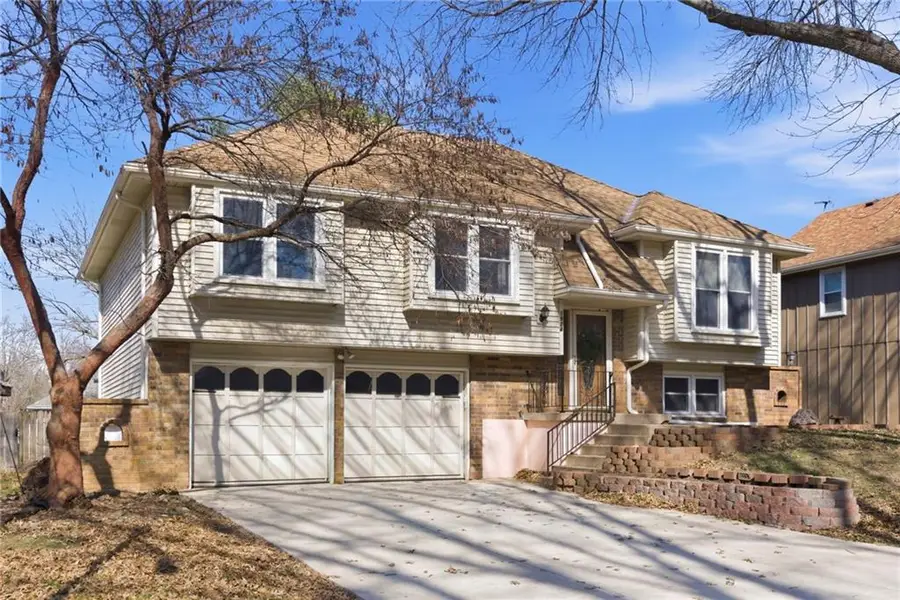 1924 E Sheridan Bridge Lane, Olathe, KS 66062 - #2