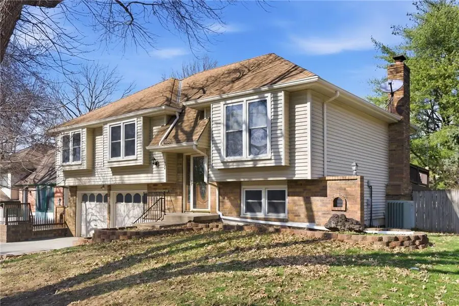 1924 E Sheridan Bridge Lane, Olathe, KS 66062 - #3