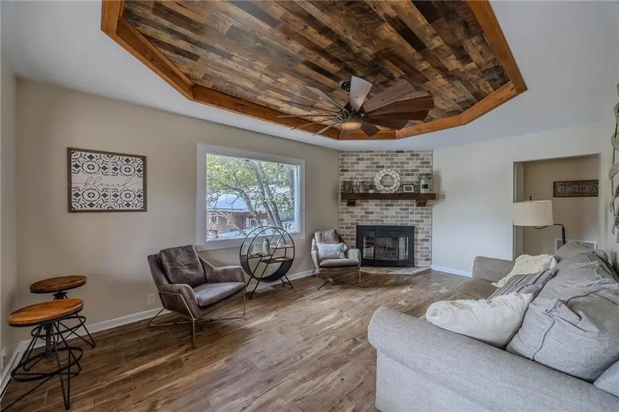 28247 W Cove Drive, Lincoln, MO 65338 - #3