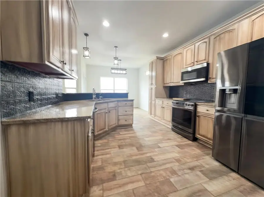 560 E Mockingbird Street, Gardner, KS 66030 - #2