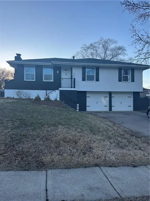 1206 SW Mission Place, Lee's Summit, MO 64081