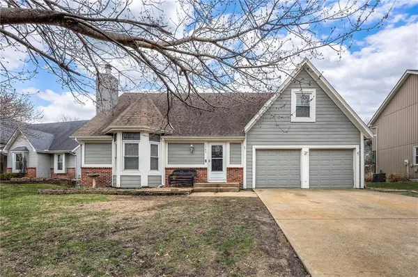 7745 W 154th Terrace, Overland Park, KS 66223