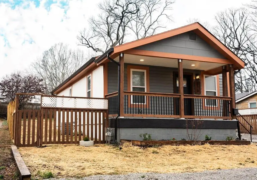 816 S Lake Drive, Blue, MO 64063 - #2