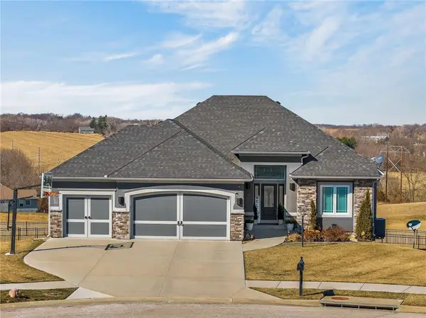 4200 Castlegate Court, St Joseph, MO 64505