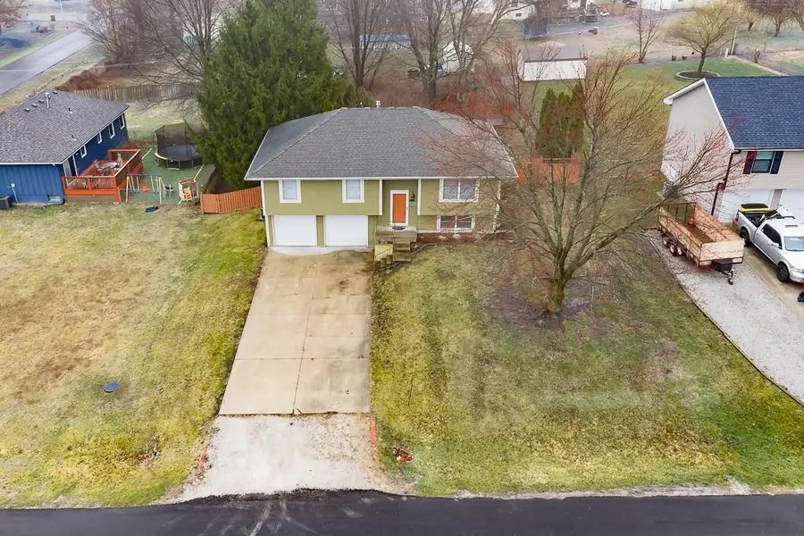 3203 N 157th Terrace, Basehor, KS 66007 - #2