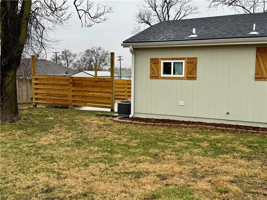 616 Shotwell Street, Richmond, MO 64085 - #3