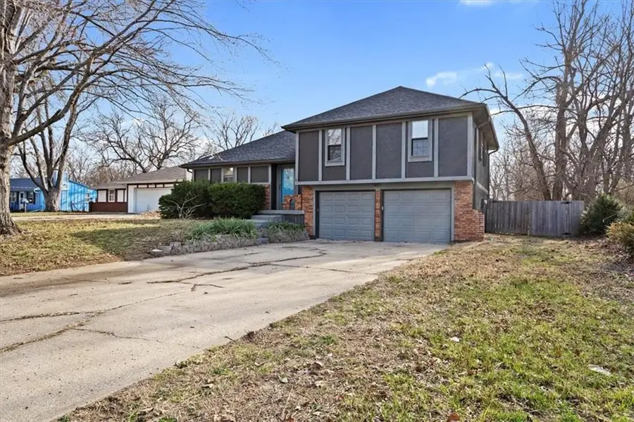 8401 Sterling Avenue, Raytown, MO 64138 - #3