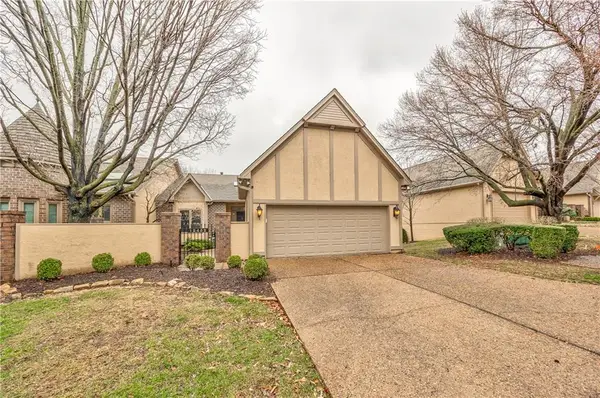 12452 Linden Street, Leawood, KS 66209