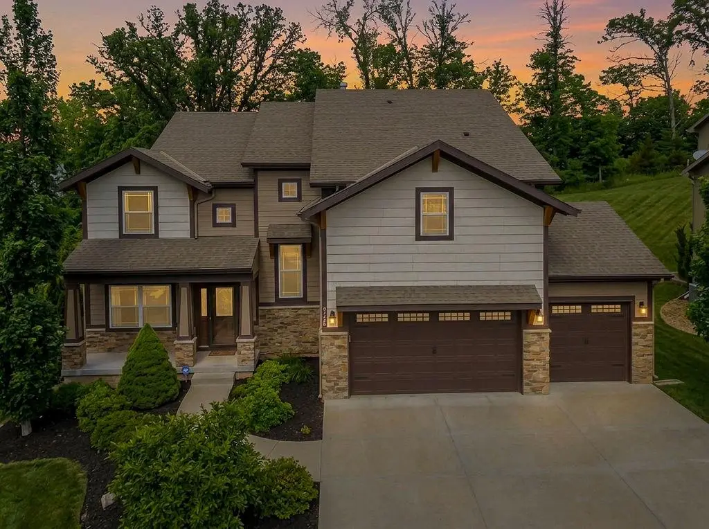 9726 Apple Blossom Lane, Parkville, MO 64152 - #1