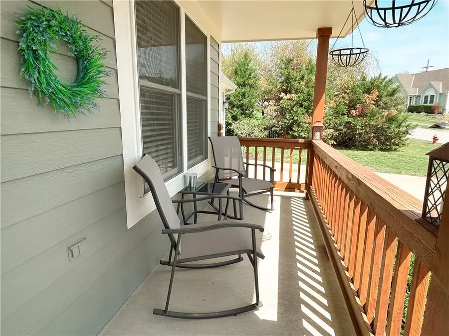 804 Cherokee Court, Paola, KS 66071 - #3