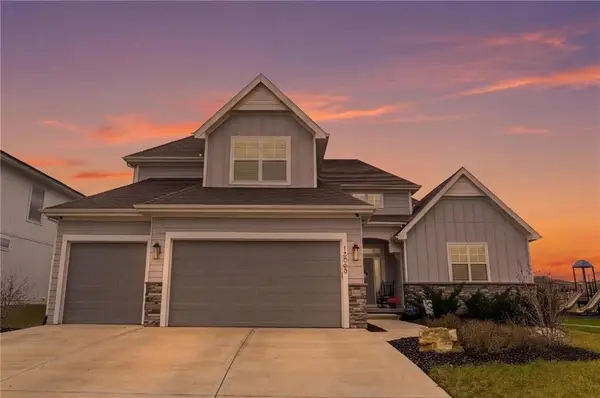 15305 W 172nd Place, Olathe, KS 66062