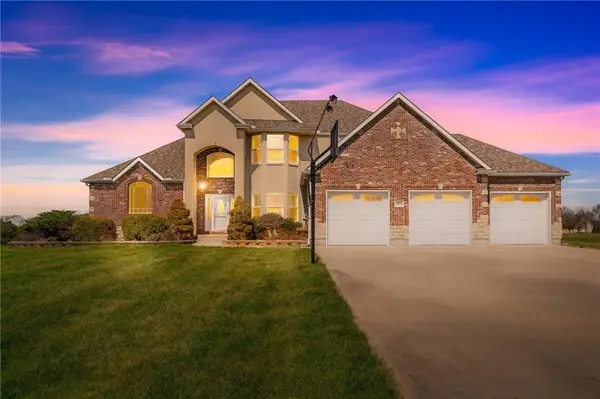 24611 Woodland Circle, Lee's Summit, MO 64086