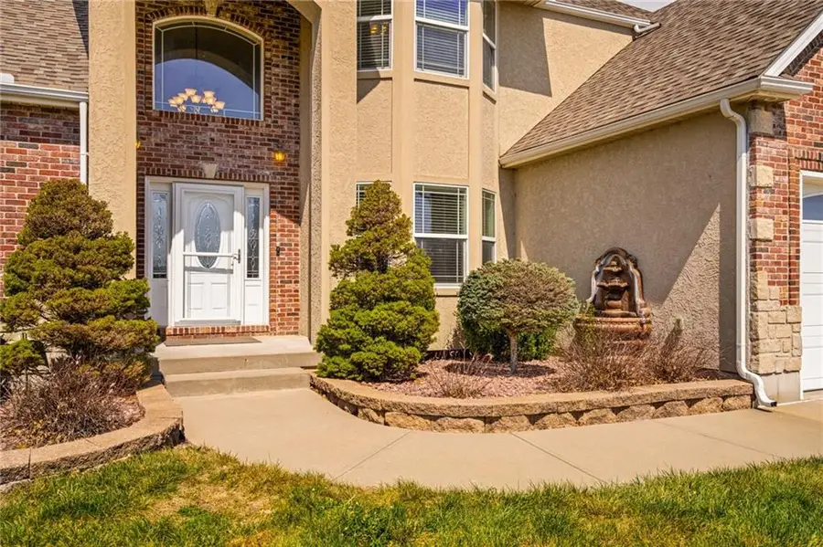 24611 Woodland Circle, Lees Summit, MO 64086 - #2