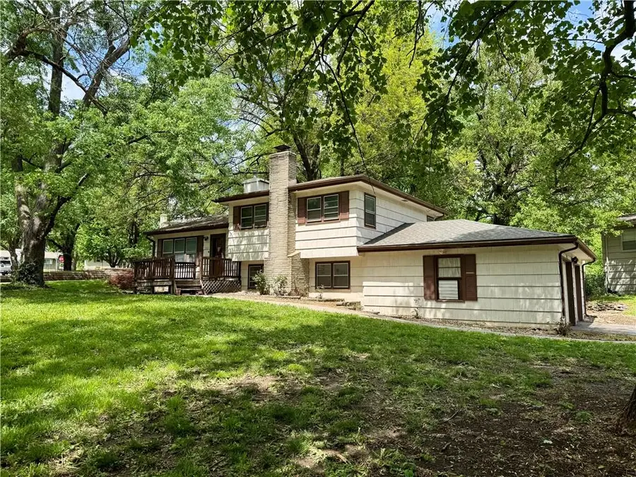 7311 Stearns Street, Shawnee, KS 66203 - #2