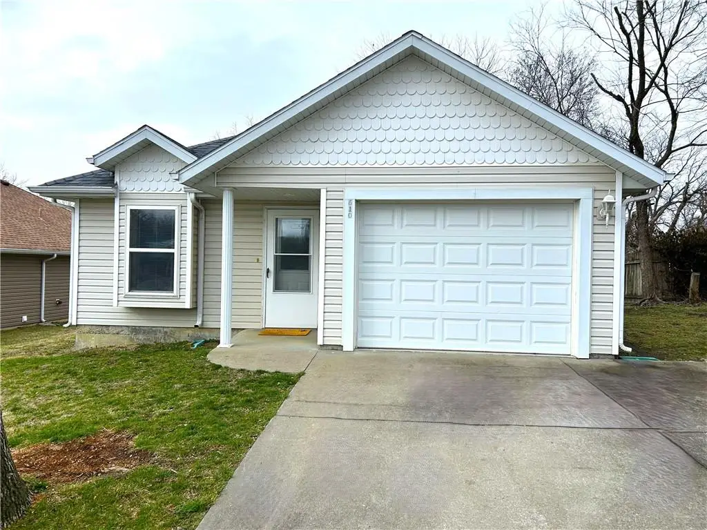 610 W Ashland Street, Nevada, MO 64772 - #1