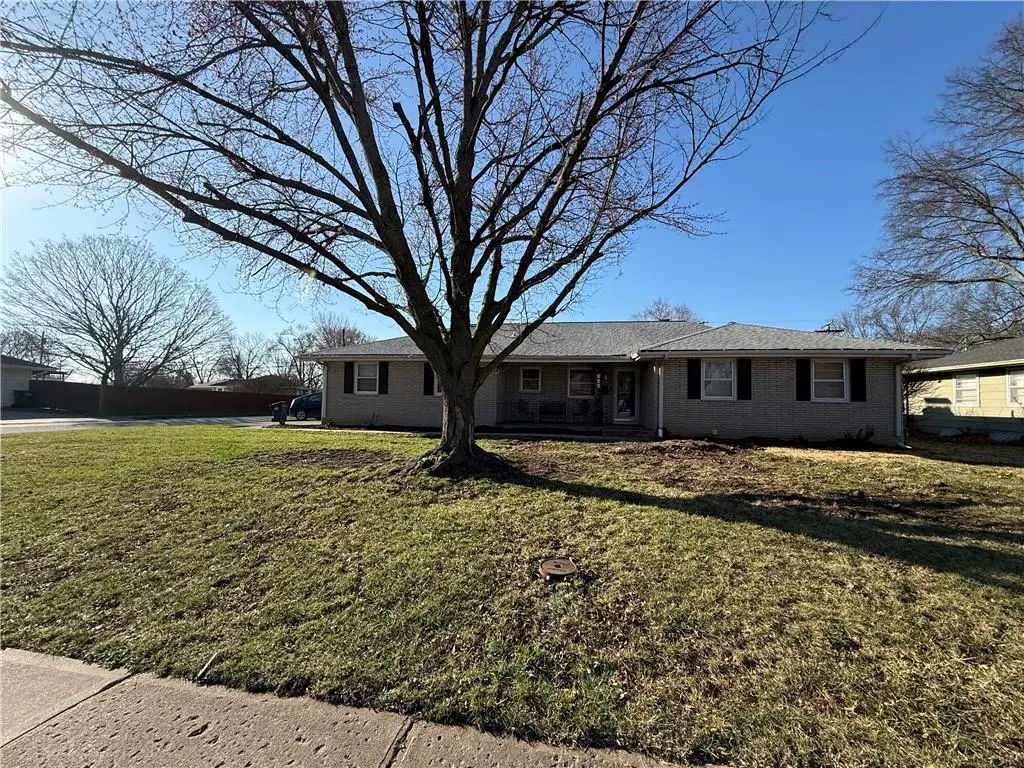 300 W Walnut Street, Blue Springs, MO 64014 - #1
