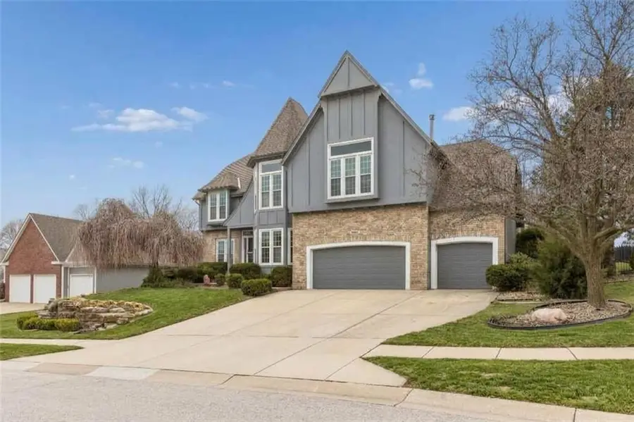 6642 Monticello Court, Parkville, MO 64152 - #2