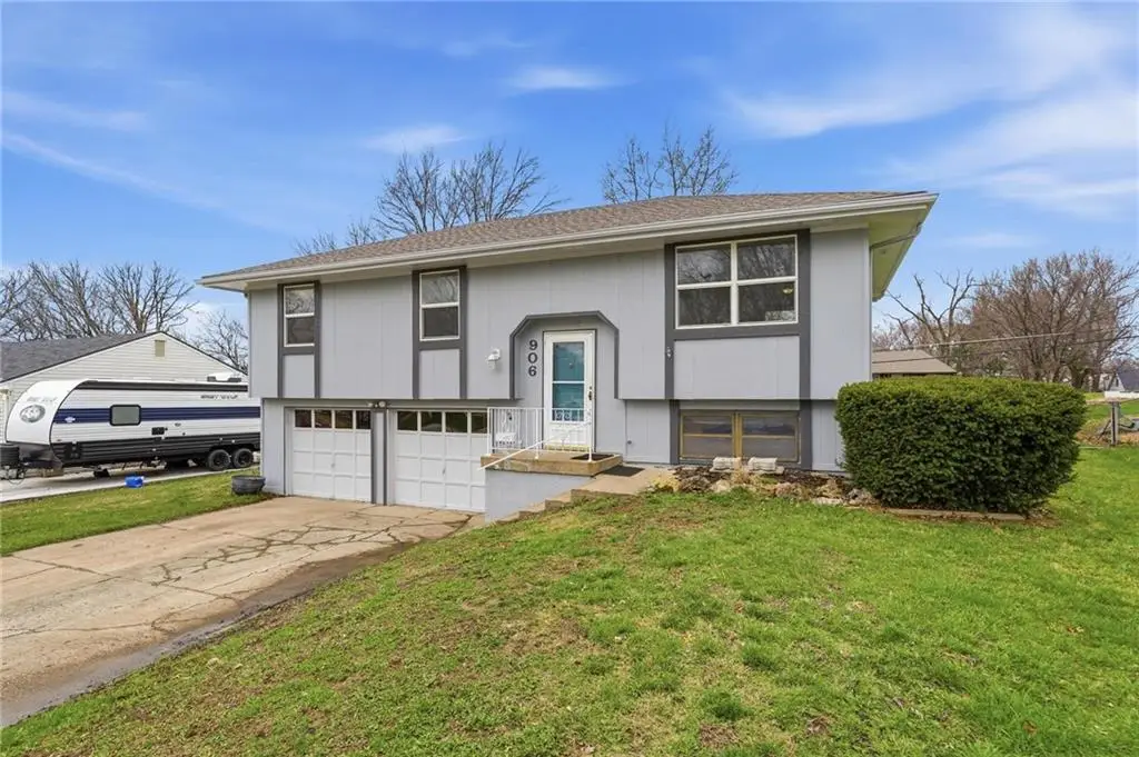 906 NE 67th Place, Kansas City, MO 64118 - #1