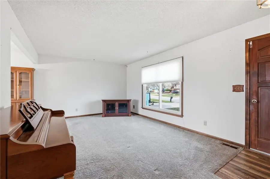 115 Manor Place, Gardner, KS 66030 - #3